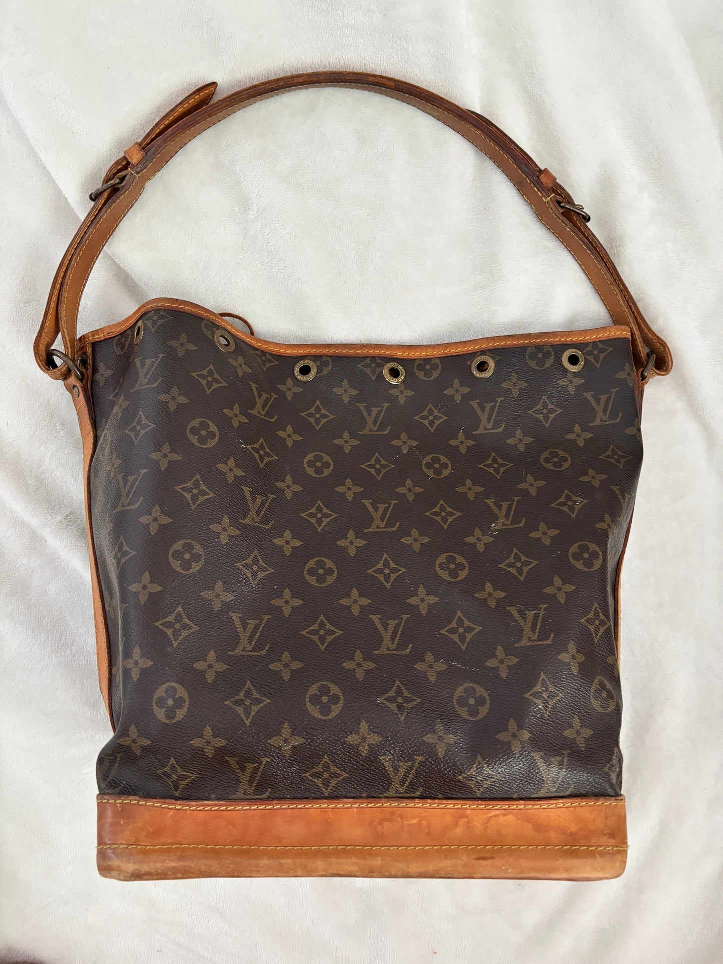 Vintage 1999 Louis Vuitton Monogram Noé Bucket Bag (M42224)