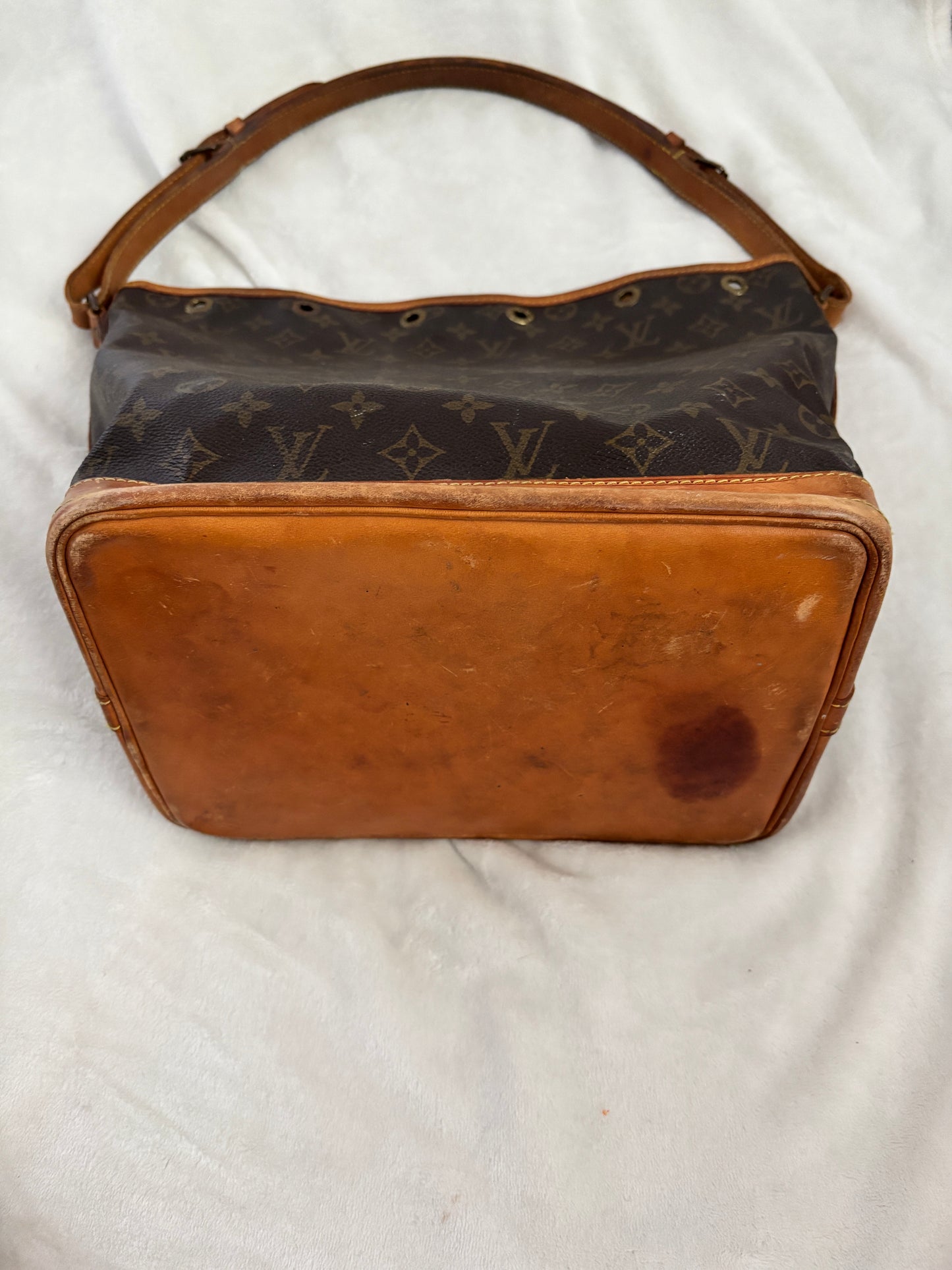 Vintage 1999 Louis Vuitton Monogram Noé Bucket Bag (M42224)
