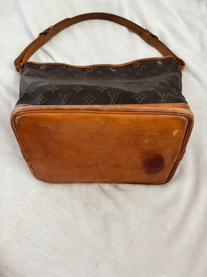 Vintage 1999 Louis Vuitton Monogram Noé Bucket Bag (M42224)