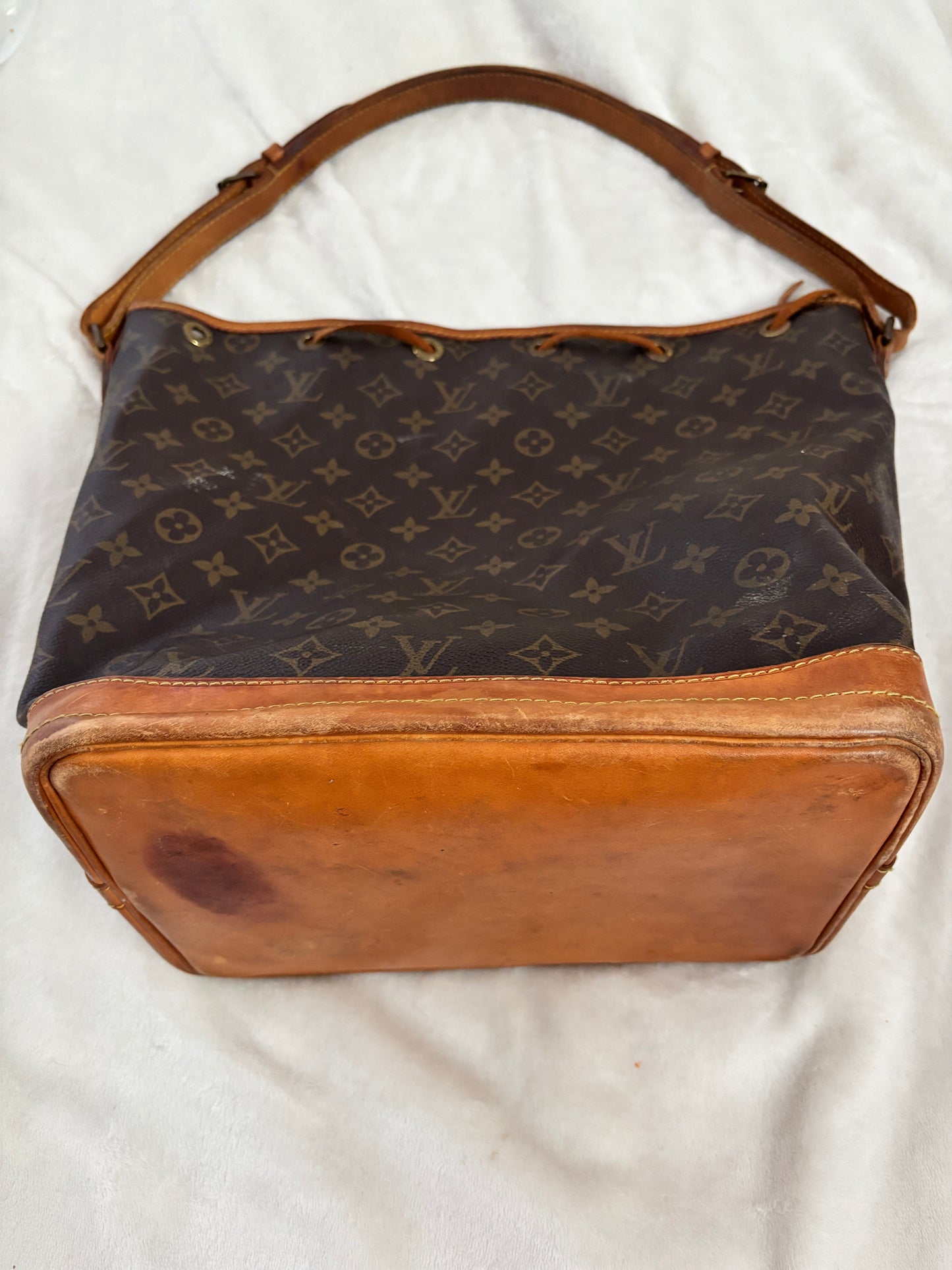 Vintage 1999 Louis Vuitton Monogram Noé Bucket Bag (M42224)