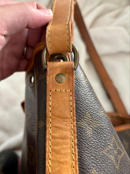 Vintage 1999 Louis Vuitton Monogram Noé Bucket Bag (M42224)