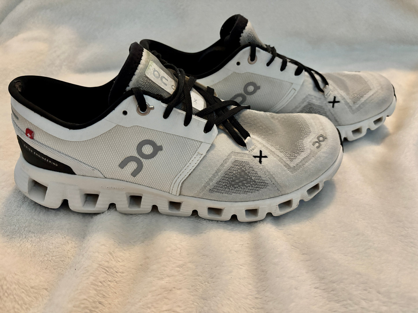 On Cloud X 3 Women's Running Shoes Size 9 US White Black Training Sneakers 60.98697