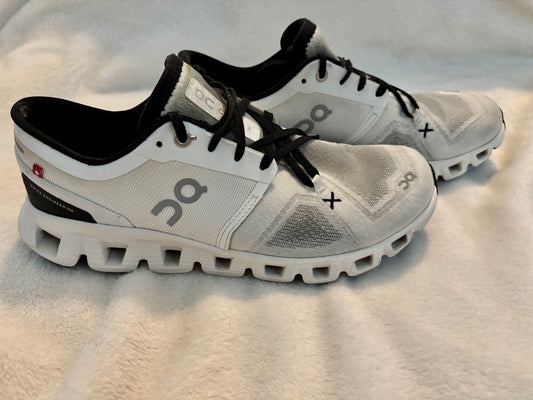 On Cloud X 3 Women's Running Shoes Size 9 US White Black Training Sneakers 60.98697